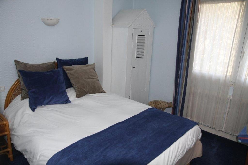 Hotel Le Suroit Perros-Guirec Room photo